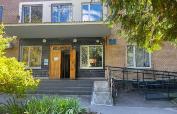 Зображення для публікації 'Відвідування місця несвободи: Старокостянтинівський районний суд Хмельницької області 1) Камери для тримання  підсудних (засуджених); 2) Загородження зі спеціального захисного скла у залах судових засідань для розгляду кримінальних справ'
